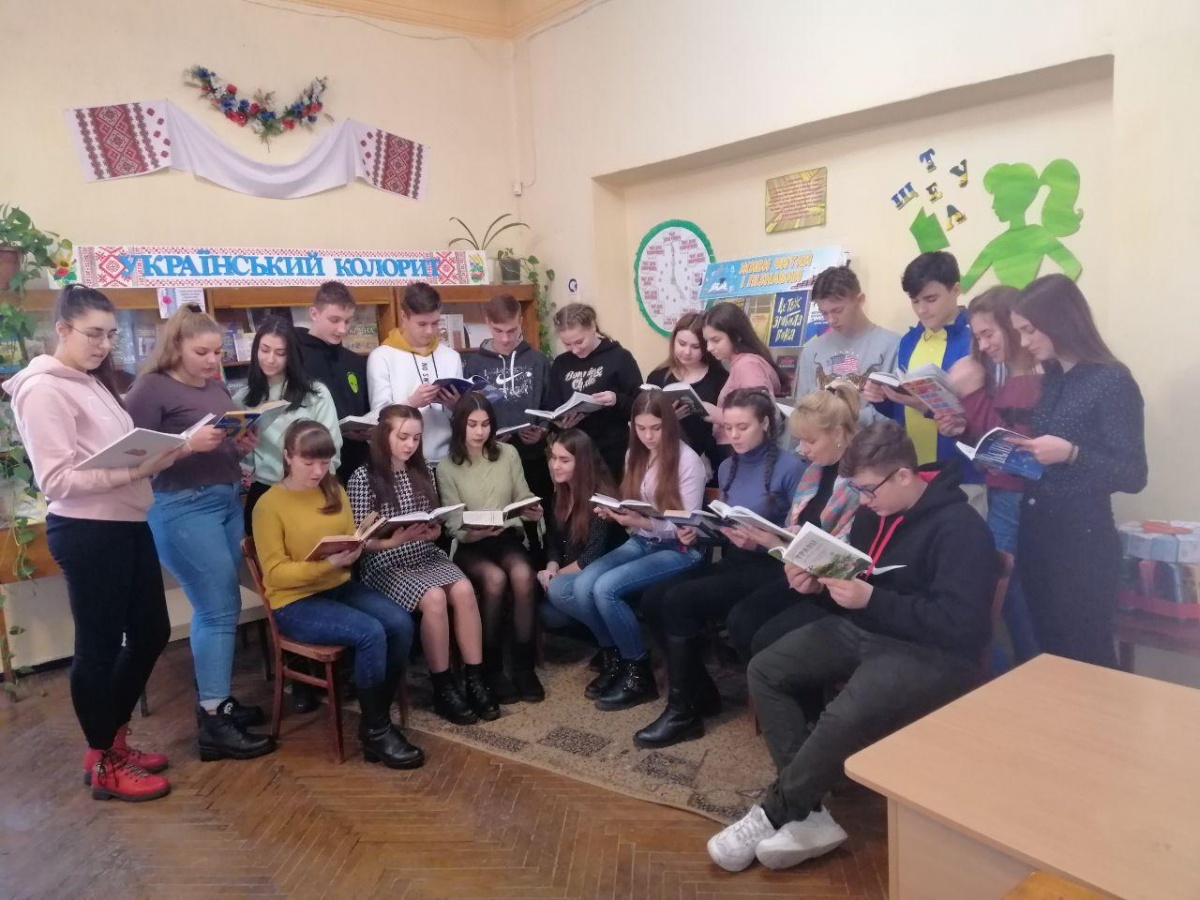 ЧИТАЙ І РОЗВИВАЙСЯ
