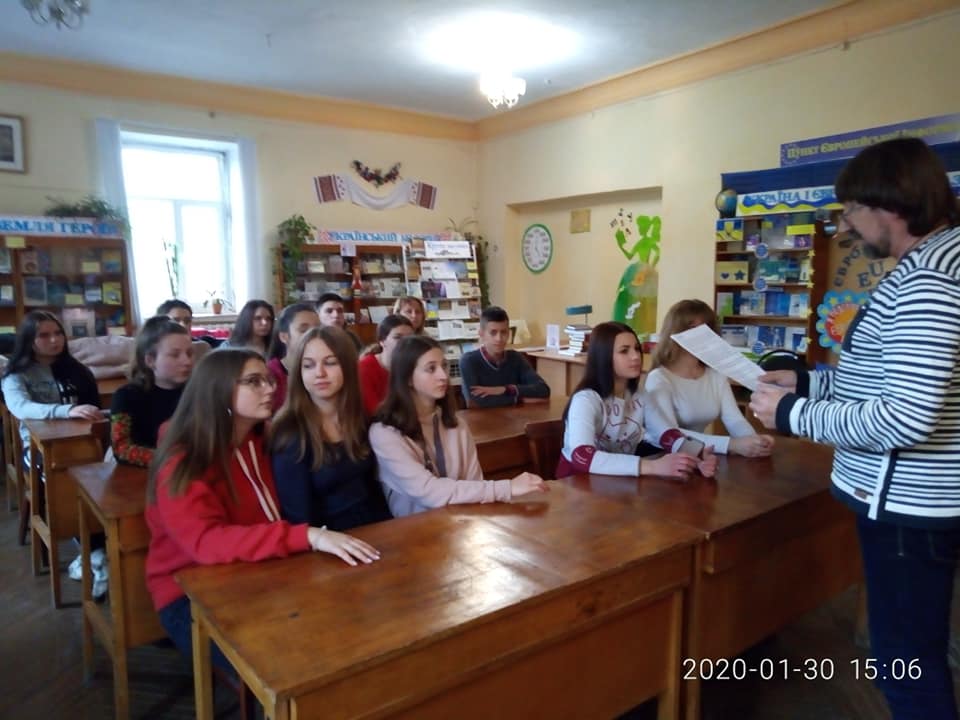 Понад Крутами вічність у сурми сурмить