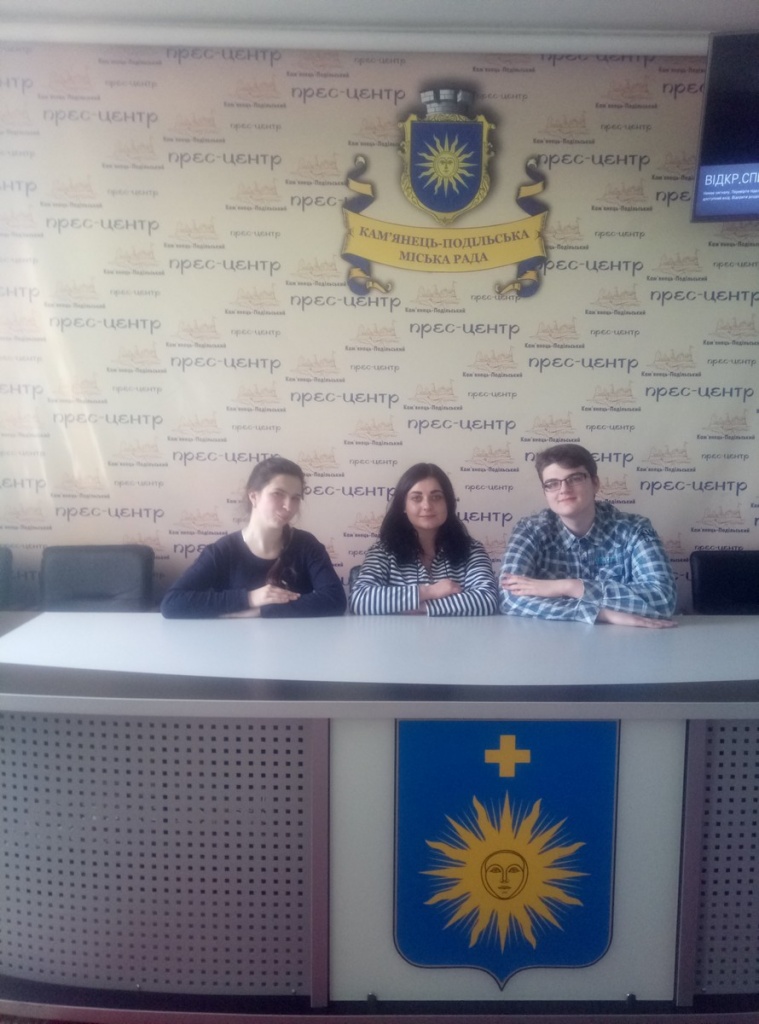 4 квітня у прес-центрі Кам’янець-Подільської міської ради за ініціативою факультету муніципального управління відбулась зустріч заступника міського голови В.А.Савчука з активною молоддю міста. Під час зустрічі обговорювались питання співпраці активної студентської молоді з міською радою та шляхи їх покращання