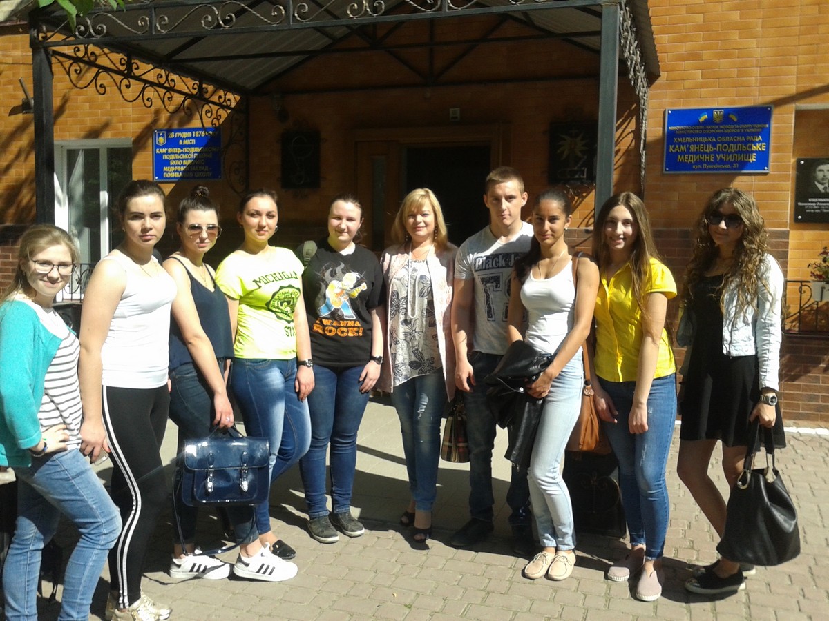 «Поліклініка: виклик лікаря додому» та  «В аптеці. Лікарські форми»