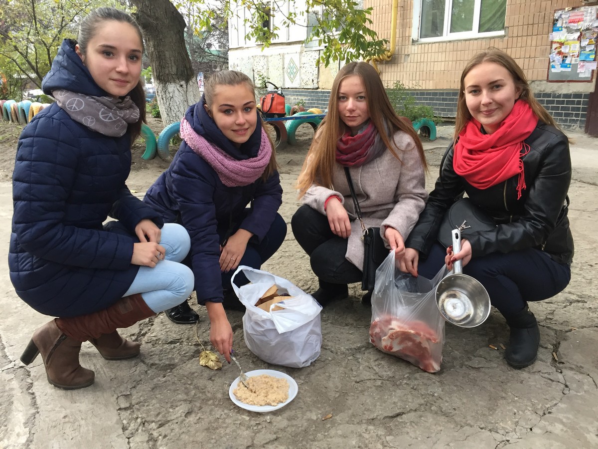 Нагодуй безхатню тварину