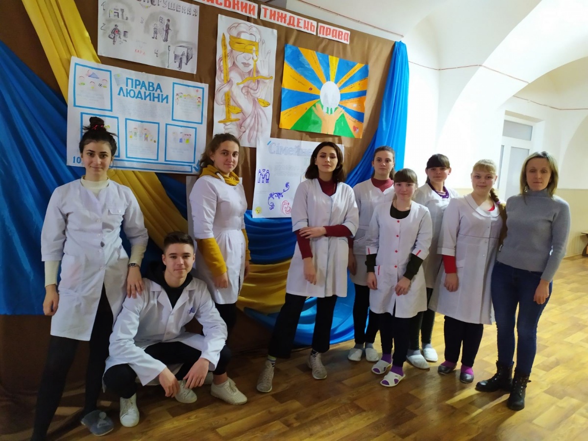 виставку стінних газет на правову тематику